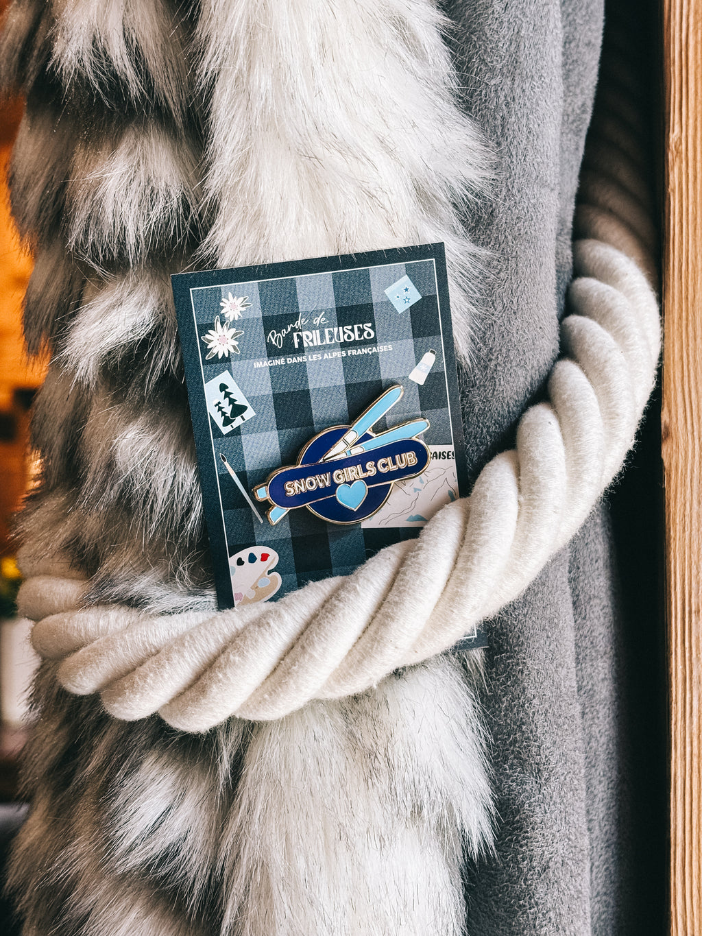 PINS - SNOW GIRLS CLUB