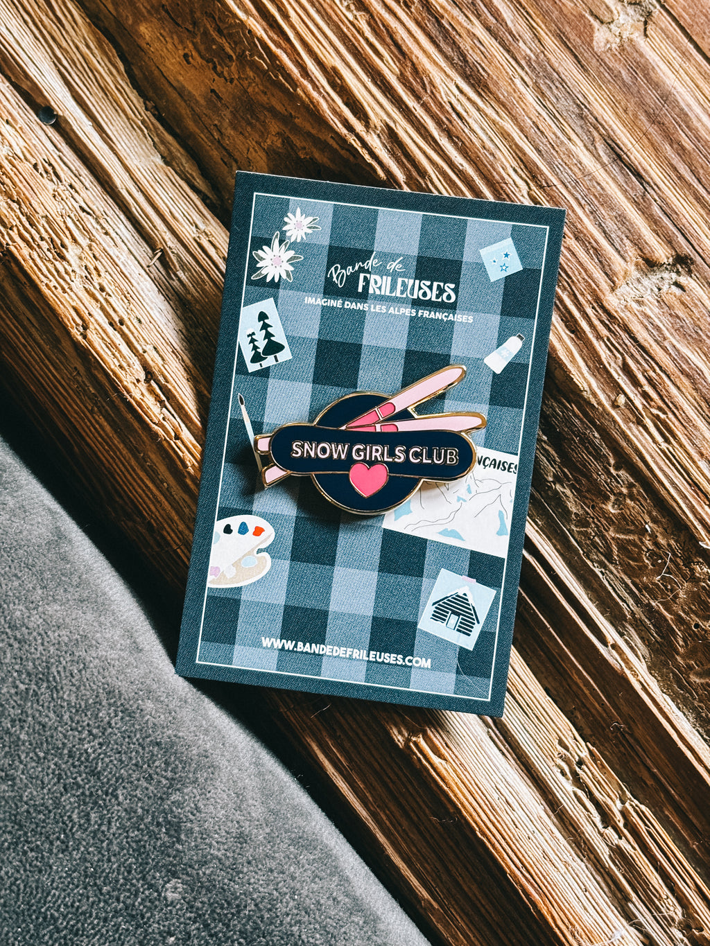 PINS - SNOW GIRLS CLUB